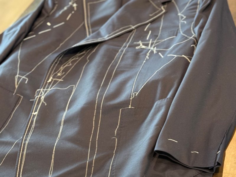 Om een matchende set voor uw bedrijf of voor een mooie casual outfit privé kunt U uit duizenden stoffen kiezen.